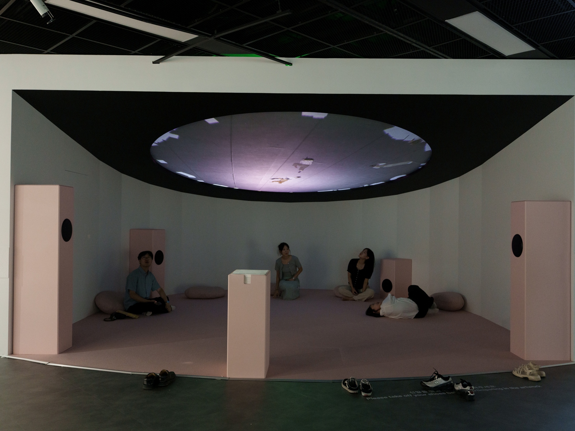 [보도자료] '감각의 장벽을 넘는 전시’ 모두미술공간《우리의 몸에는 타인이 깃든다》 성황리 진행 중 이미지